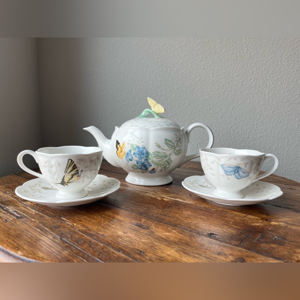 Lenox Butterfly Meadow Pattern Teapot with set of 2 cups and saucers